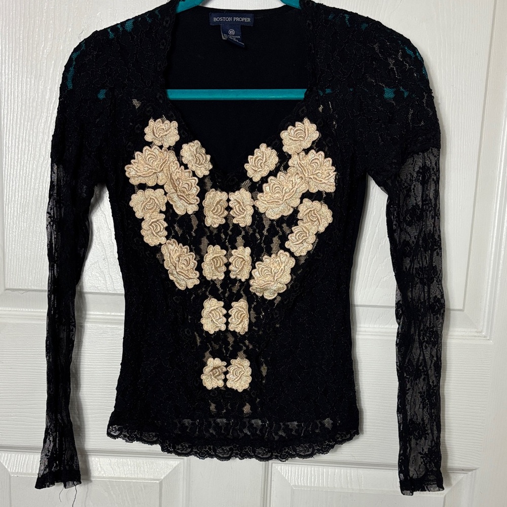 BOSTON PROPER black lace long sleeve top embroidered floral heart shape design